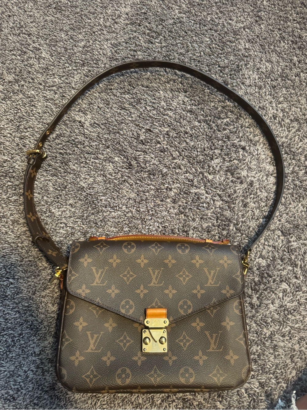 Louis Vuitton Metis Pochette Monogram Canvas Crossbody Bag